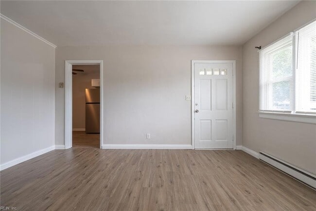 Building Photo - 344 Woodview Ave