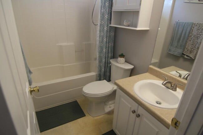 Building Photo - 16 Aquinnah Dr