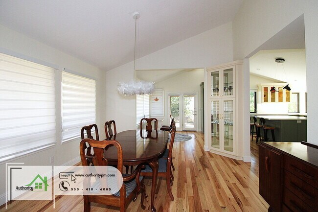 Building Photo - 3350 Mountain Oak Dr