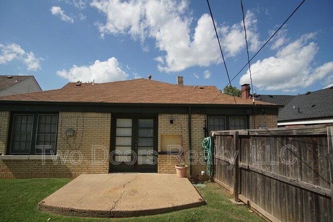 Building Photo - 2304 NW 28th St