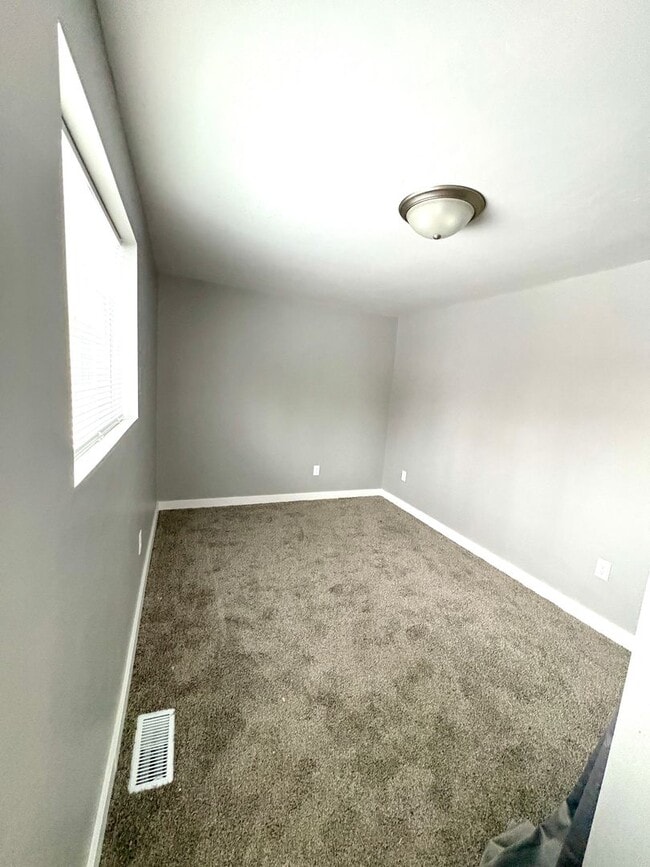 Building Photo - 194 Lindsey Ave