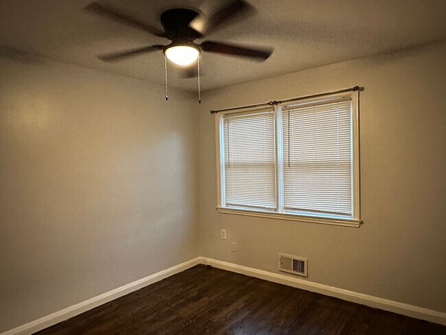 Building Photo - Perfect house to call home