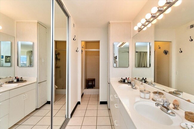 Building Photo - 2112 Southridge Dr