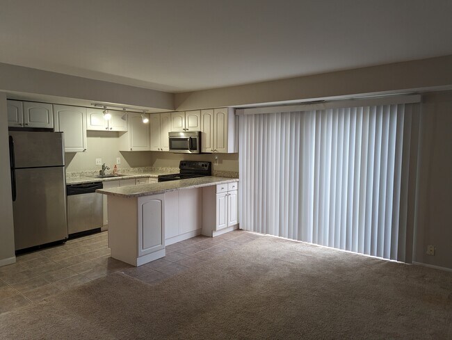 Building Photo - 3639 Kenbrooke Ct