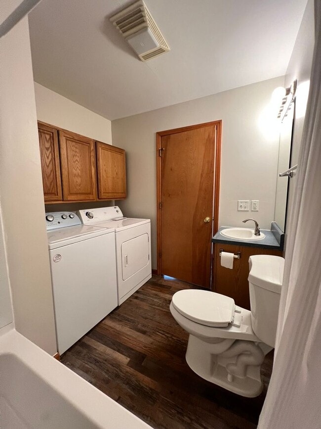 Building Photo - Spacious 3BR Duplex with Finished Basement & 2-Car Garage in Otsego