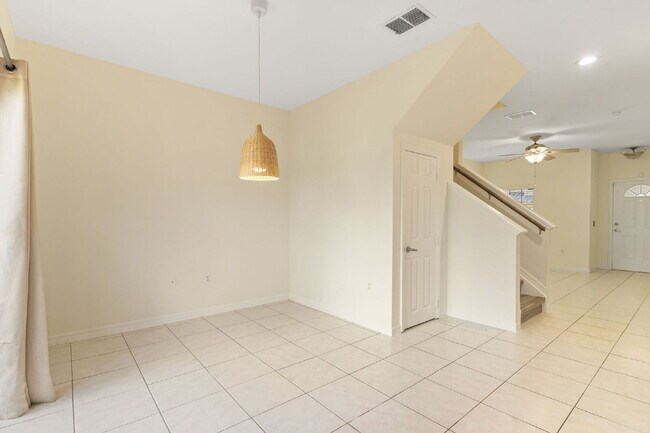 Building Photo - Spacious 3-Bedroom Condo Retreat in Bradenton – Your Perfect Home Awaits!