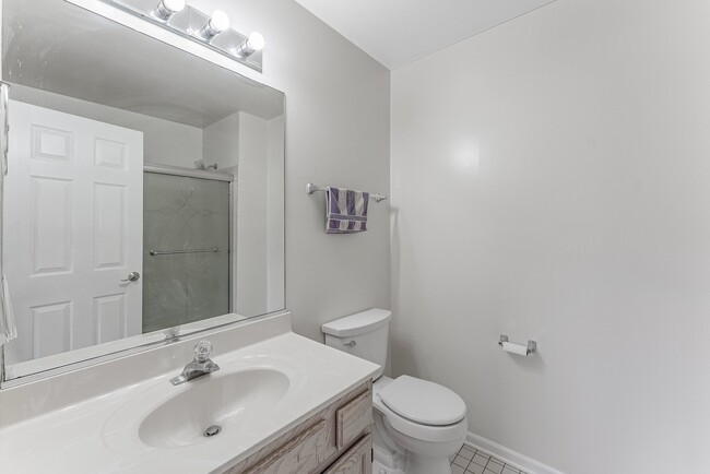 Building Photo - 305 Creekside Dr
