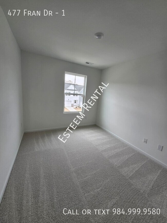 Building Photo - 477 Fran Dr