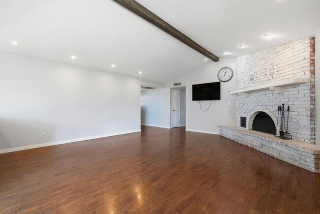 Building Photo - Mesa 4 Bed Single-Level Home • 2,044 Sq Ft • Oversized Yard • Stapley & McKellips