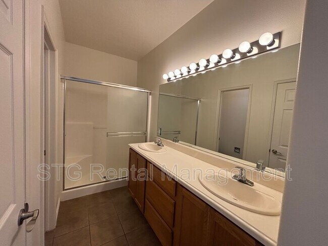 Building Photo - 3753 E Canyon Crest Ave