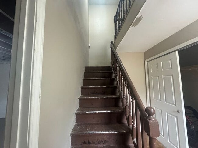 Building Photo - 4 Bed/2 Bath Ranch