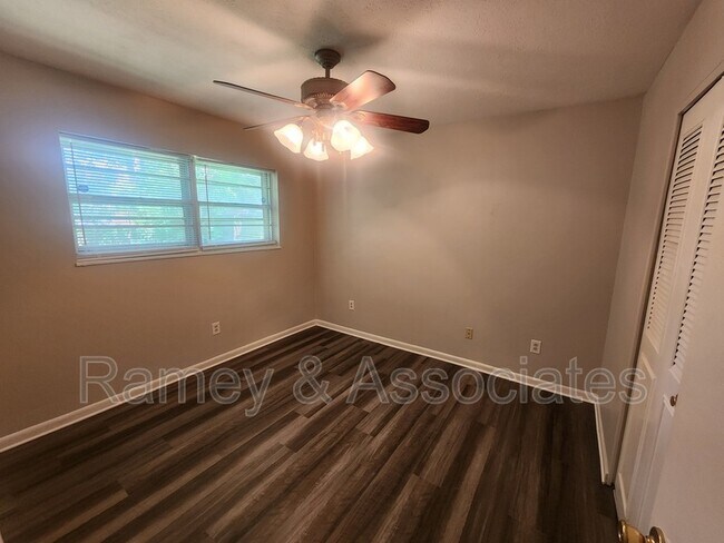Building Photo - 5403 Bramble Ct