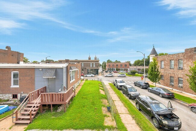 Building Photo - 511 Schirmer St