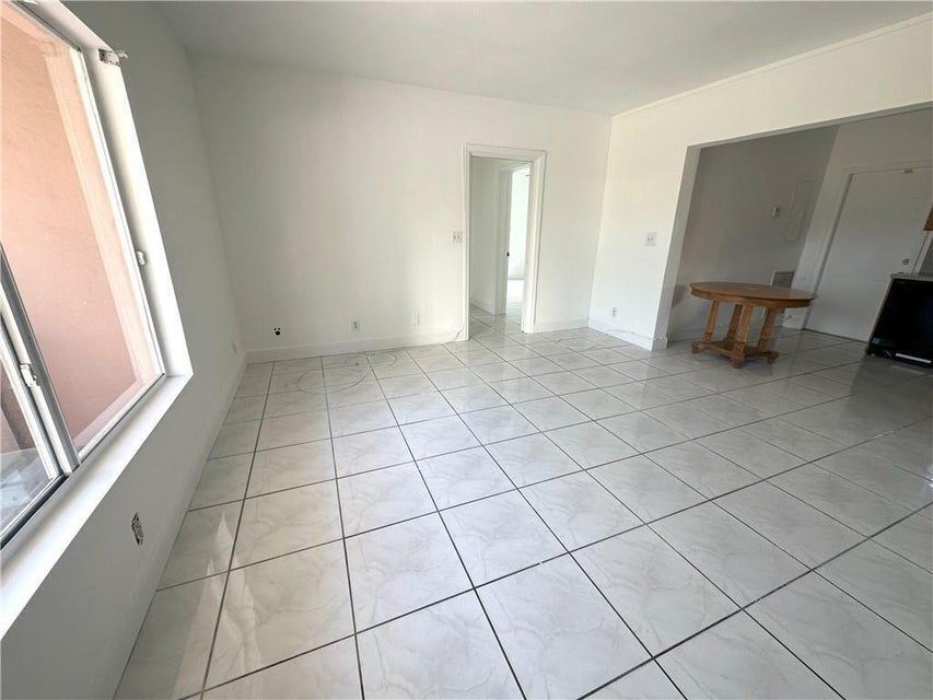 Building Photo - 2928 N Ocean Blvd