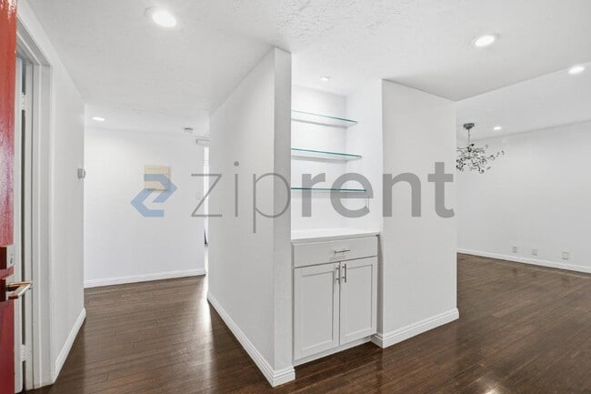 Building Photo - 743 Euclid Ave