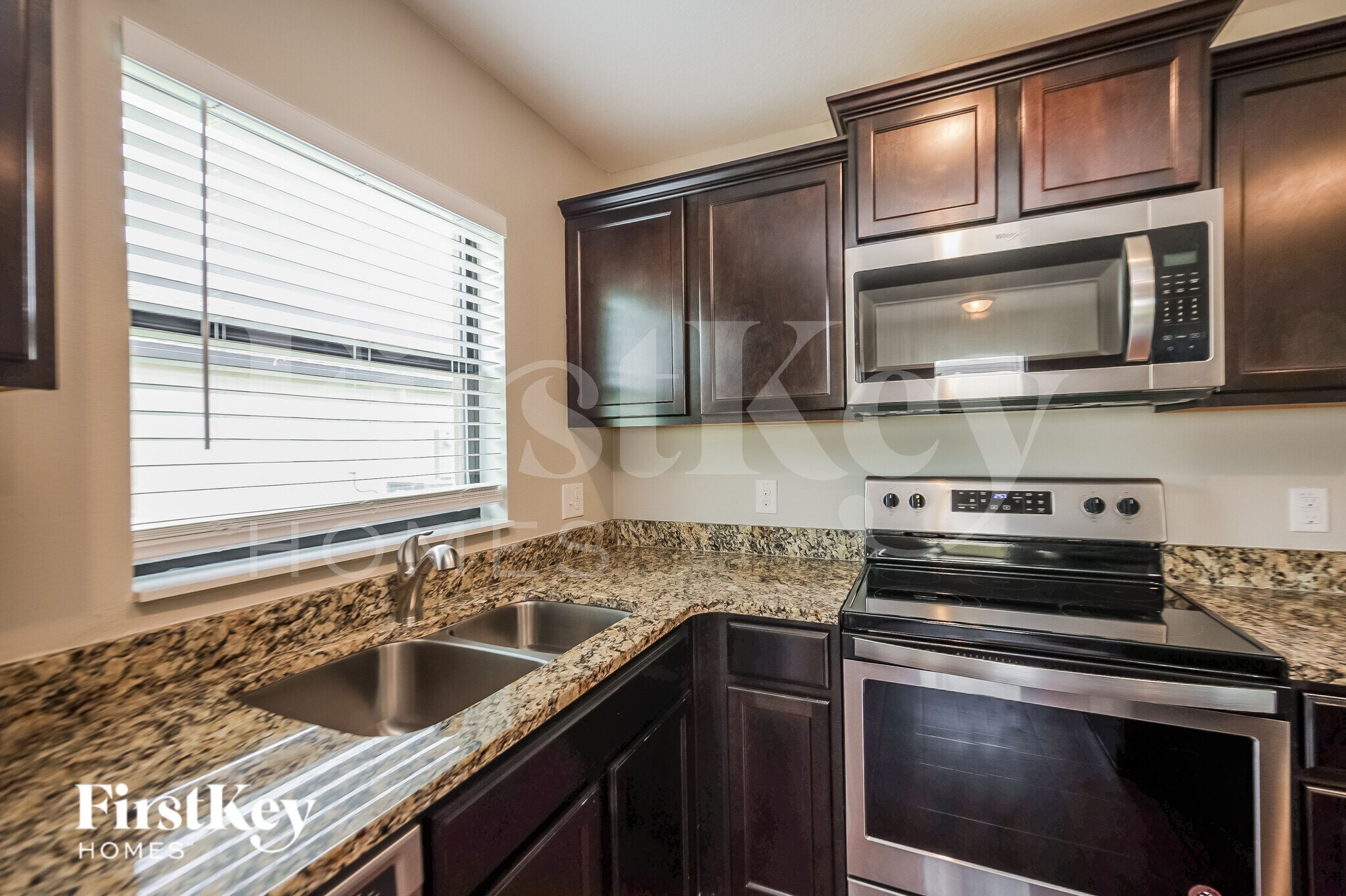 Building Photo - 1544 Swan Lake Cir