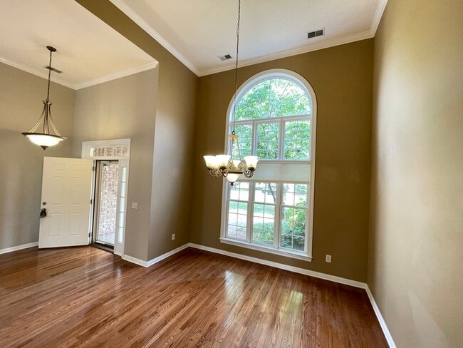 Building Photo - Wynbrooke home with large backyard, 2 car ...