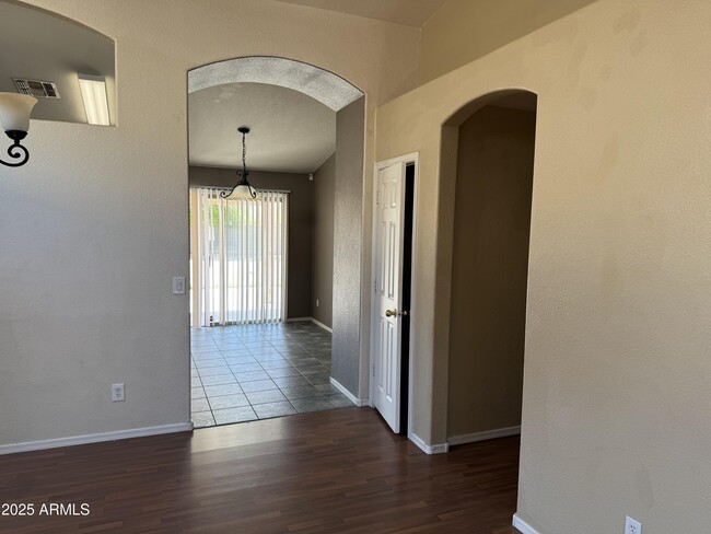 Building Photo - 11323 W Seldon Ln