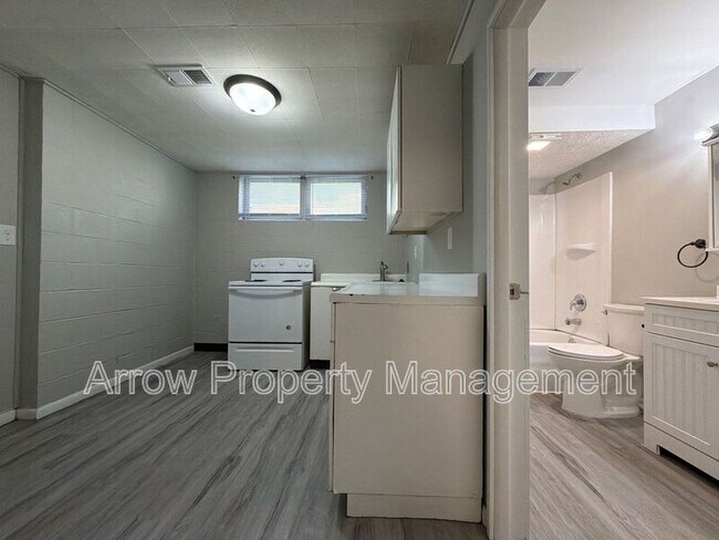 Building Photo - 2049 Worthington Ave
