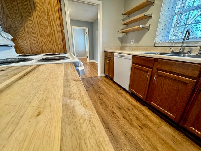 Building Photo - 479 Stratford Dr