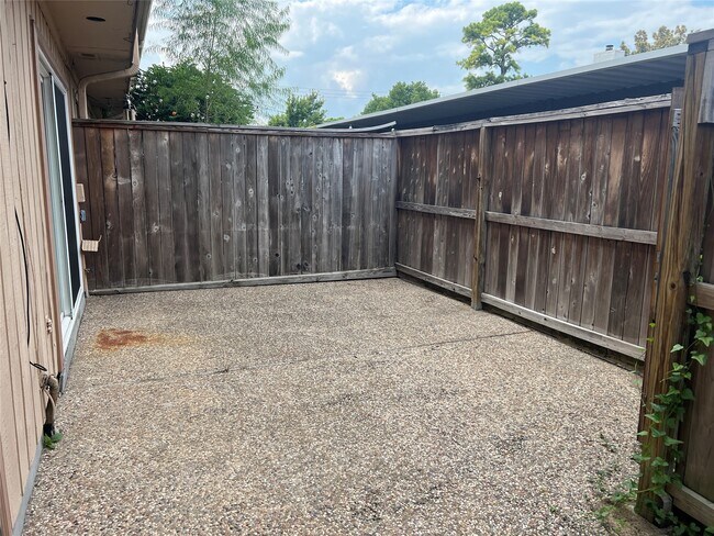 Building Photo - 5801 Lumberdale Rd