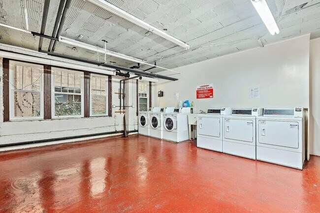 Building Photo - 5143 S Kenwood Ave