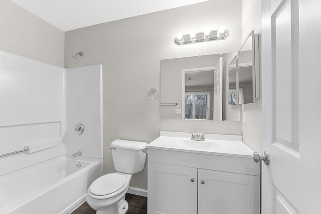 Building Photo - 749 Hilltop Ln