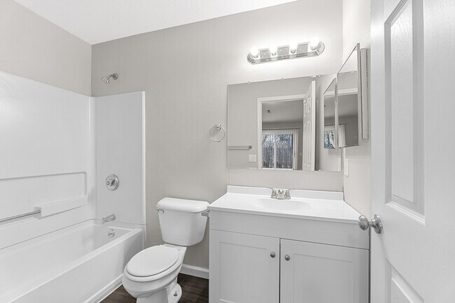 Building Photo - 831 Shadow Ln