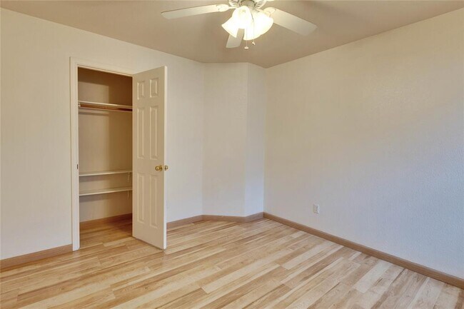 Building Photo - 2625 Gate Ridge Dr