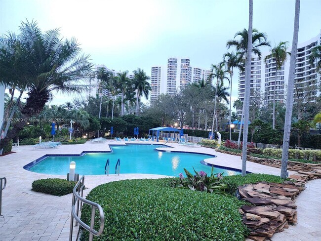 Building Photo - 3500 Mystic Pointe Dr