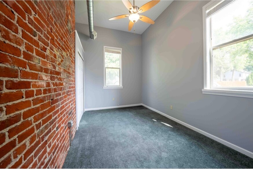 Building Photo - 1422 Lyon St