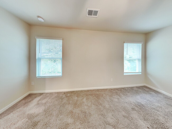 Building Photo - 2860 Saratoga Lake View