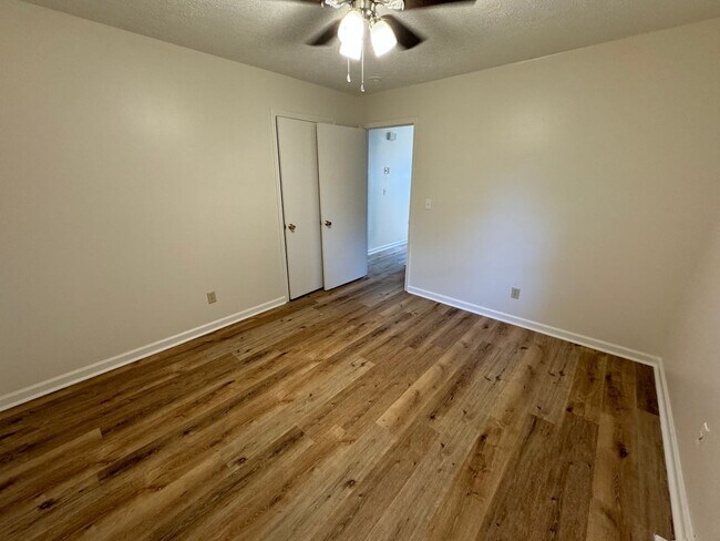 Building Photo - 526 W 13th St