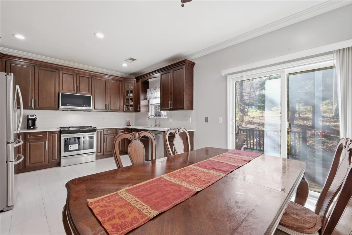 Building Photo - 203 Tallwood Ln