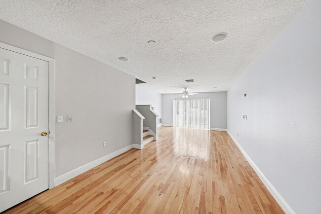 Building Photo - Comfortable 2-Bedroom Townhouse in Convenient Sheldon Creek