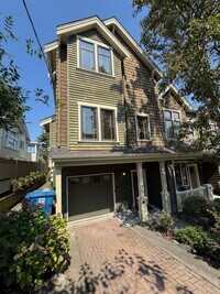 Building Photo - Cozy 3 bed 2.5 bath townhome on North Quee...
