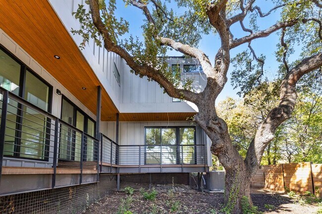 Building Photo - 1603 Chelsea Ln