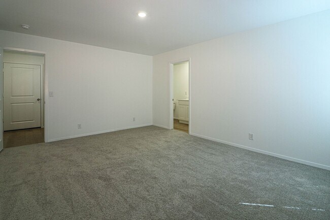 Building Photo - 3122 S 15th Pl