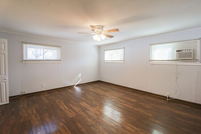 Building Photo - 4 Bed | 1.5 Bath in North Tulsa!