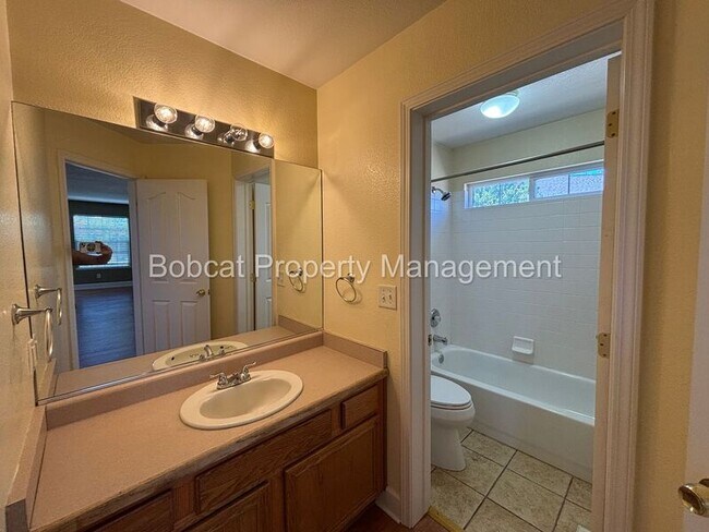 Building Photo - 1477 Ridge Point Dr