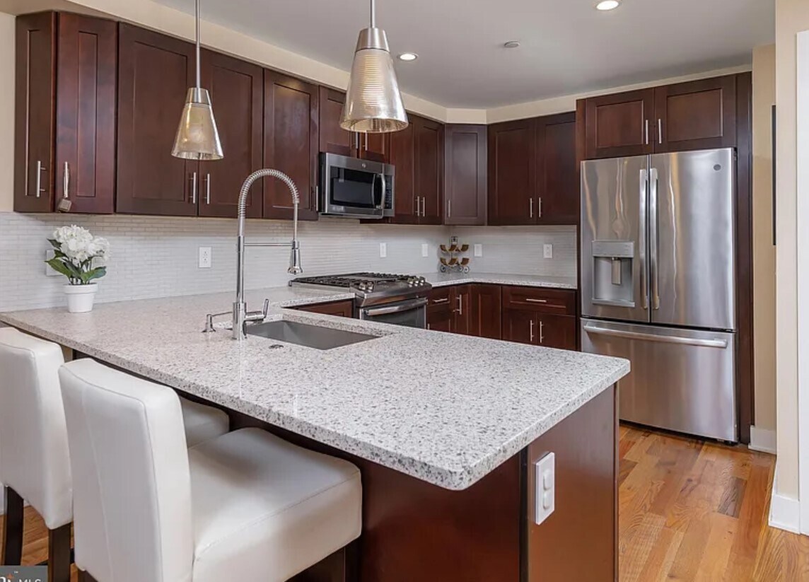 Kitchen - 938 N Marshall St