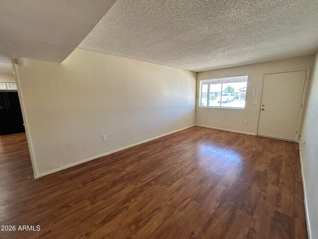 Building Photo - 3147 E Edgewood Ave