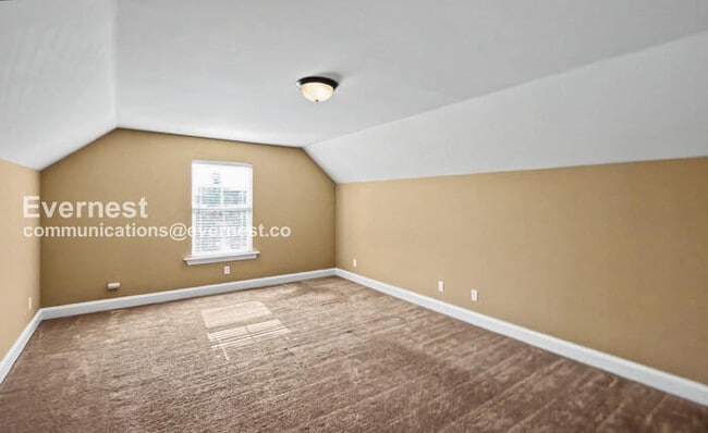 Building Photo - 4 Bed/2 Bath Home with Garage / Pet-Friendly / Available Now!