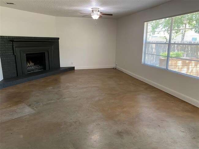 Building Photo - 2406 Broken Oak Dr