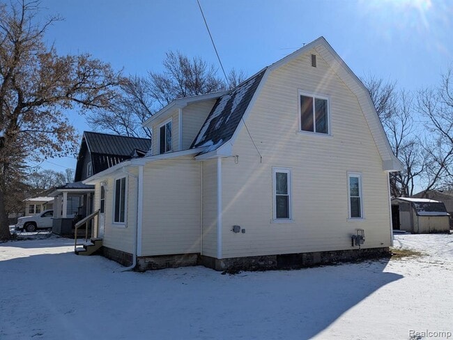 Building Photo - 2050 E Scottwood Ave