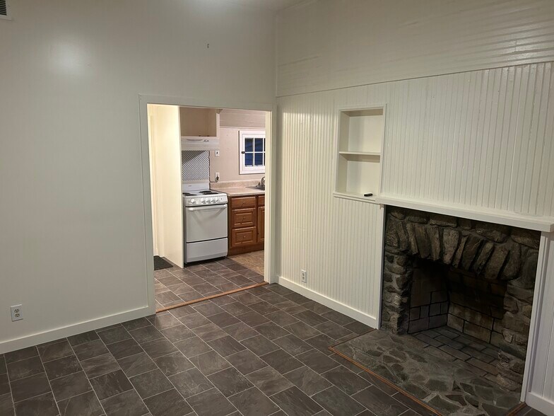 Building Photo - 5 N Sawyer Hill Rd
