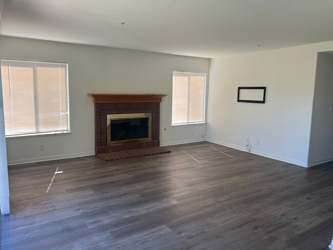 Building Photo - North Oxnard Single Family Home