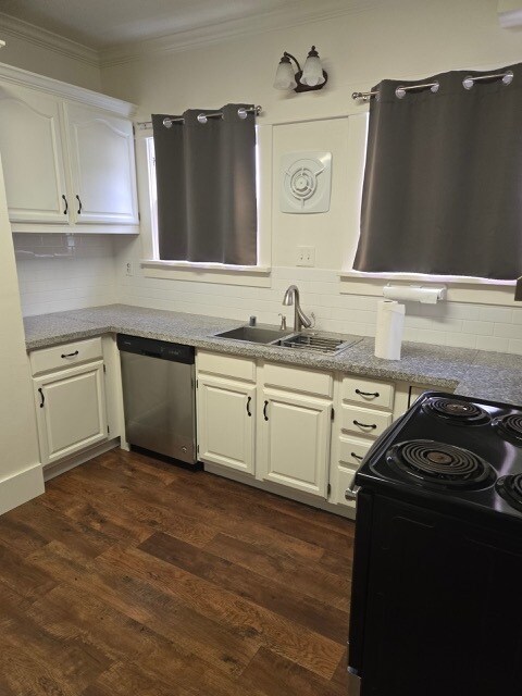 Kitchen - 4940 Cedar St