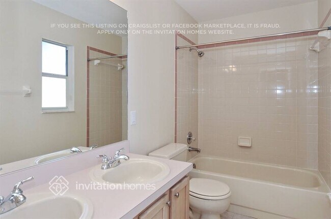 Building Photo - 2223 Ridgemore Dr