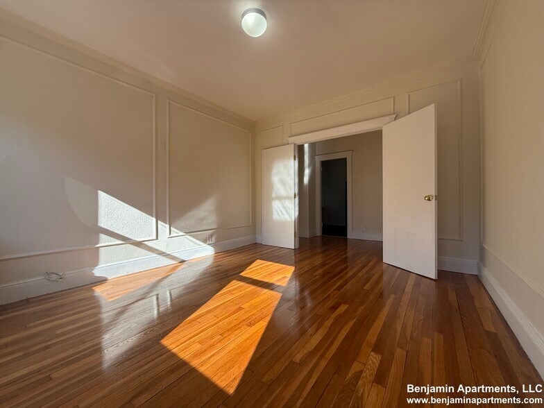 Building Photo - 5 Vinal St